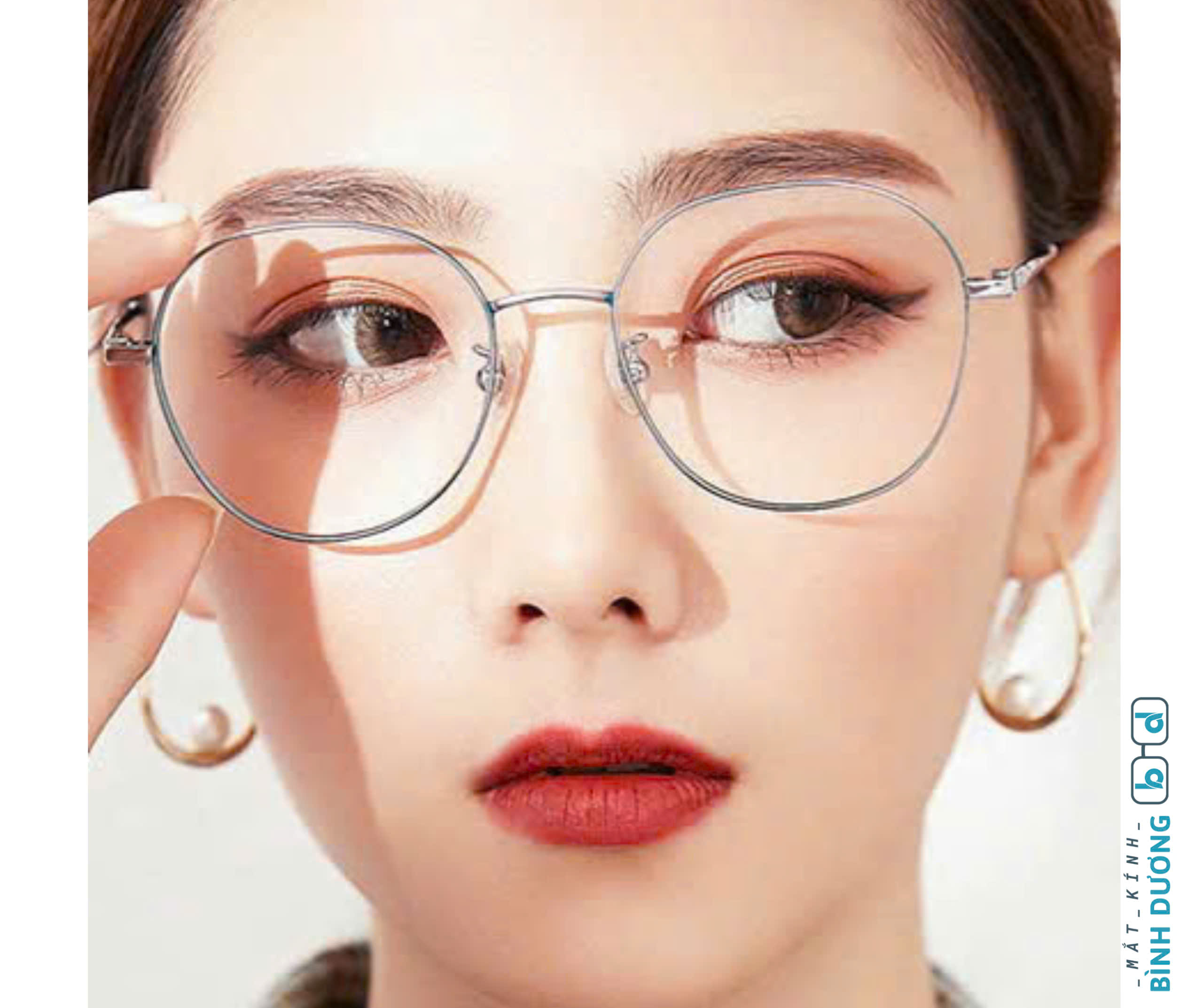 Mắt Kính Sang Trọng Dành Cho Doanh Nhân của mắt kính bình dương