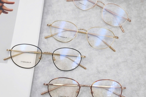 Cận bao nhiêu độ thì nên chọn tròng siêu mỏng?