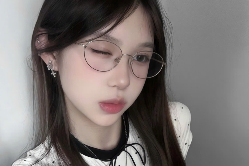 Có nên cắt kính cận online hay phải đo mắt trực tiếp?