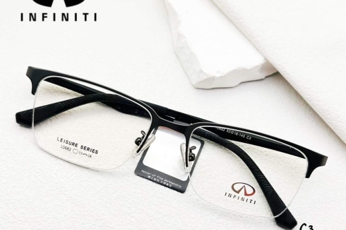 Có nên đeo kính viễn cả ngày hay chỉ khi đọc?