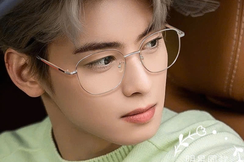 Có thể kết hợp kính viễn với tròng chống ánh sáng xanh không?