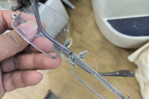 Địa chỉ sửa mắt kính uy tín, bảo hành dài hạn tại Bình Dương