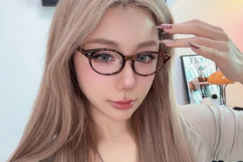 Mắt kính phường Bình Cơ - Top mẫu kính hot trend cho giới trẻ