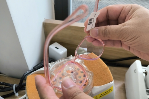 Sửa mắt kính bị gãy cầu nối – thẩm mỹ như mới