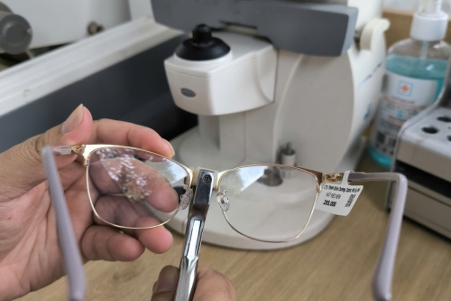 Sửa mắt kính bị gãy gọng nhanh chóng tại Bình Dương