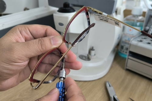 Sửa mắt kính lấy ngay – tiện lợi cho dân văn phòng & sinh viên Bình Dương