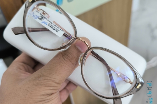 Tròng kính chống ánh sáng xanh tại Bình Dương