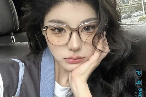 Tròng kính chống ánh sáng xanh tại Dĩ An