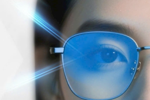 Tròng kính chống ánh sáng xanh tại Thuận An