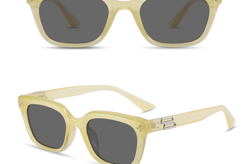 Tròng kính đổi màu nhanh đậm tại Dĩ An