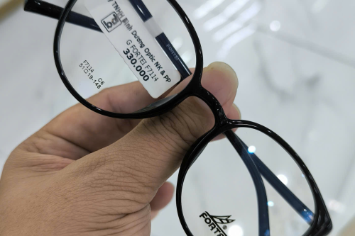 Tròng kính ngăn UV và hơi nước tại Bến Cát