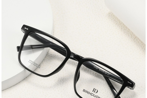 Tròng kính ngăn UV và hơi nước tại Dĩ An