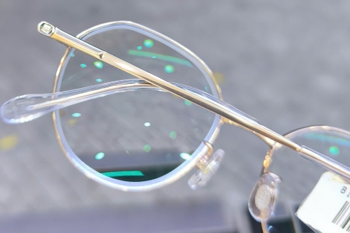 Tròng kính ngăn UV và hơi nước tại Tân Uyên