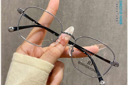 Tròng kính ngăn UV và hơi nước tại Thuận An