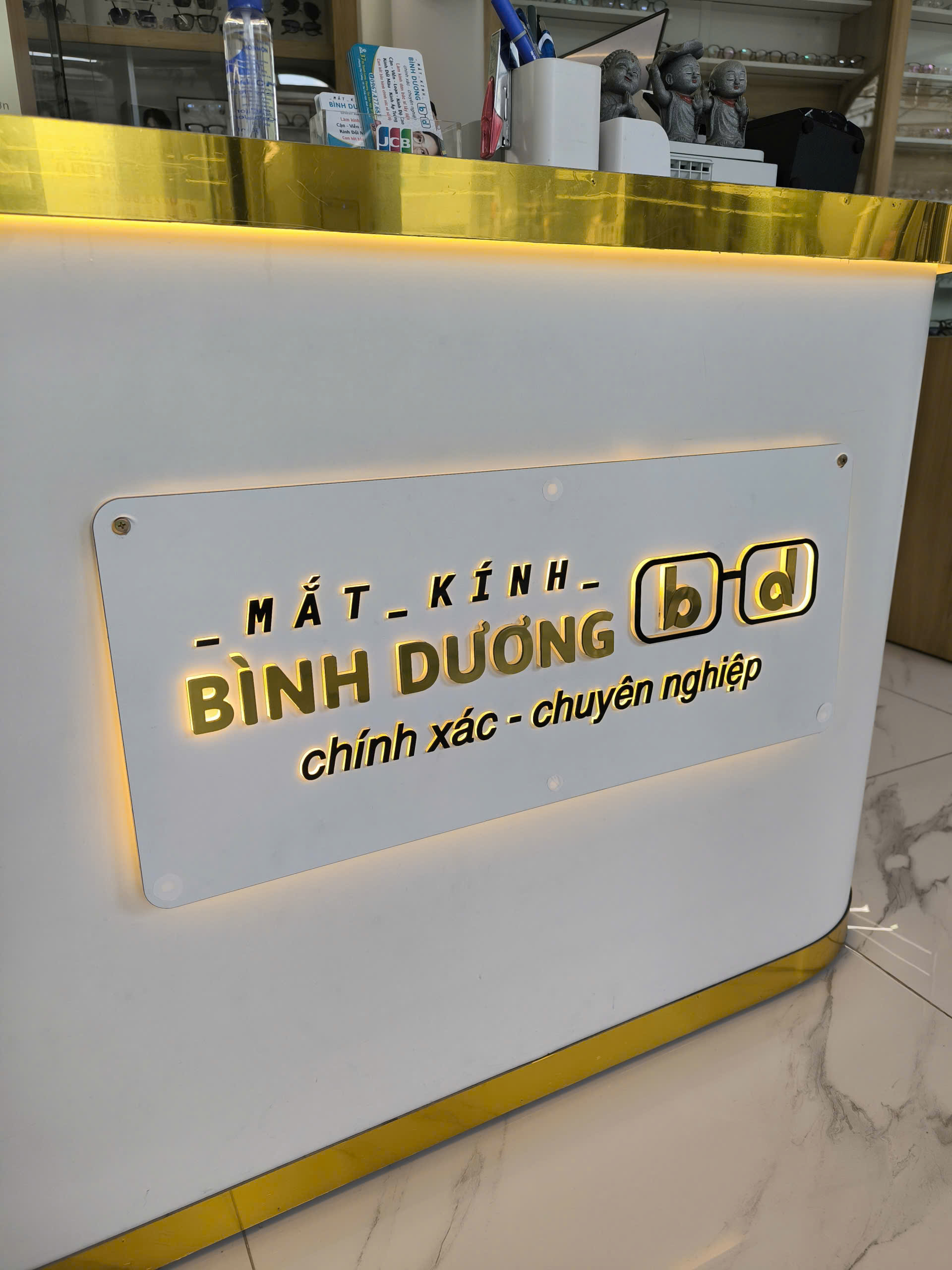 Review dịch vụ cắt kính tại Mắt Kính Bình Dương