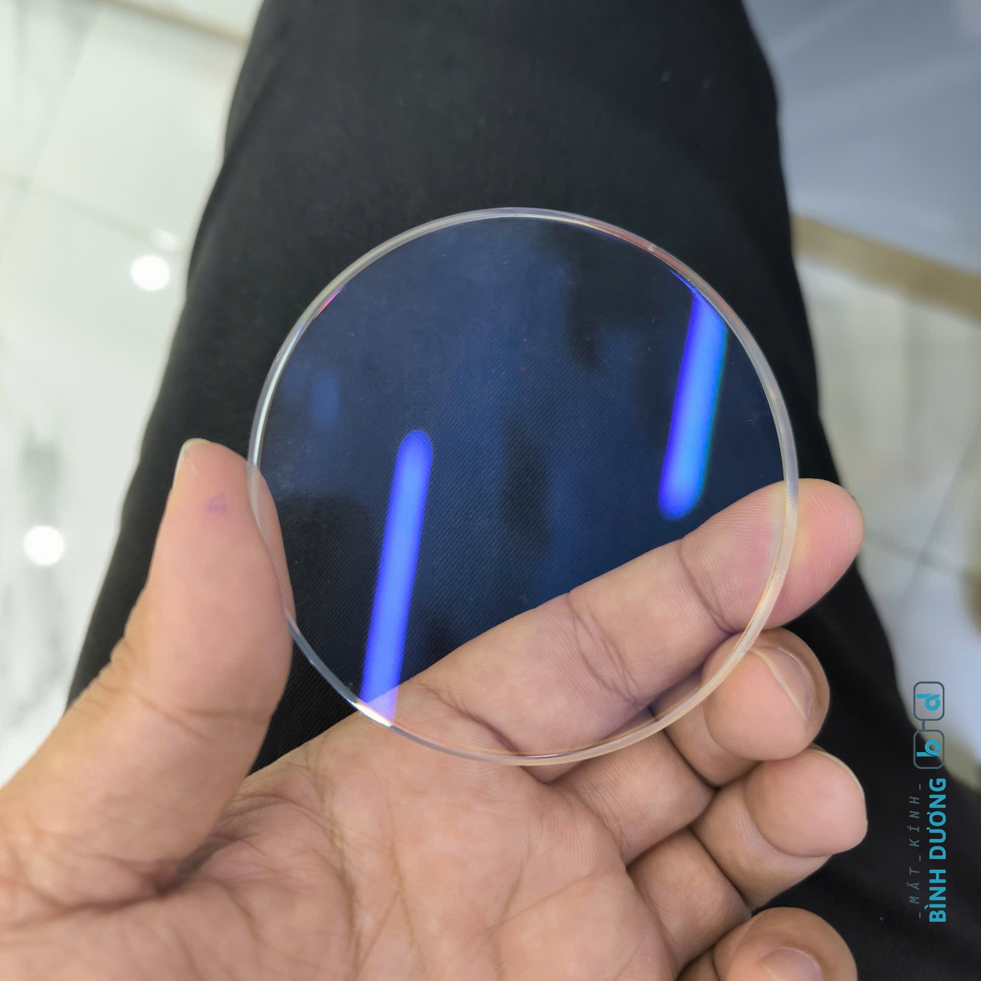 Tròng kính chống ánh sáng xanh tại Dĩ An