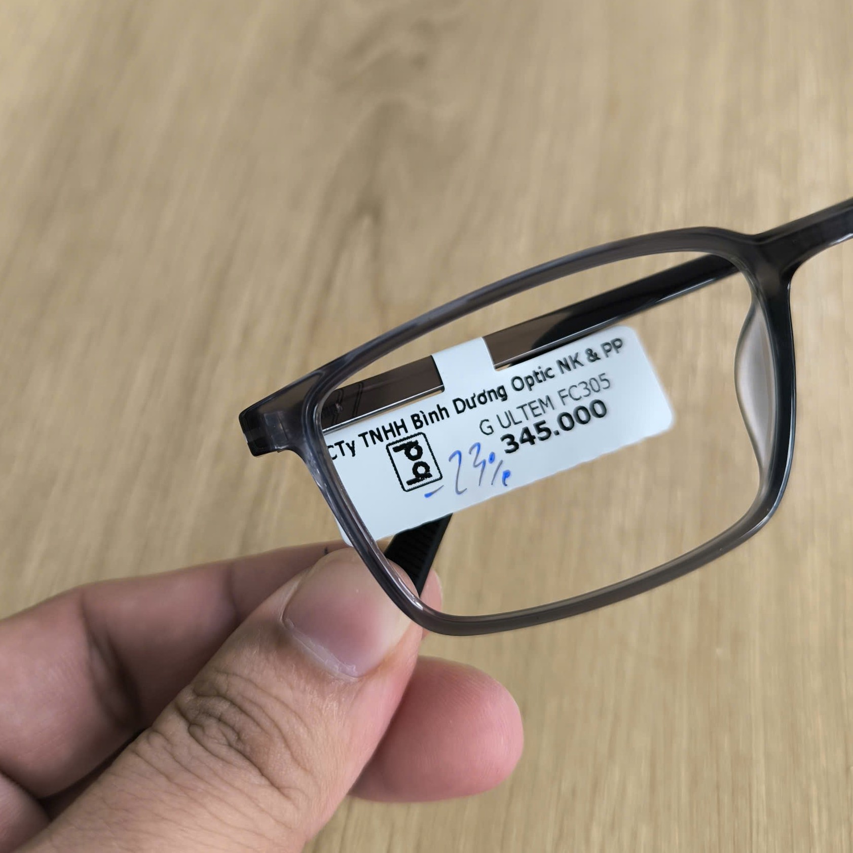 Tròng kính chống ánh sáng xanh tại Phú Lợi