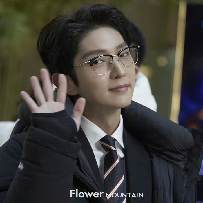 Tròng kính đổi màu nhanh đậm tại Lái Thiêu