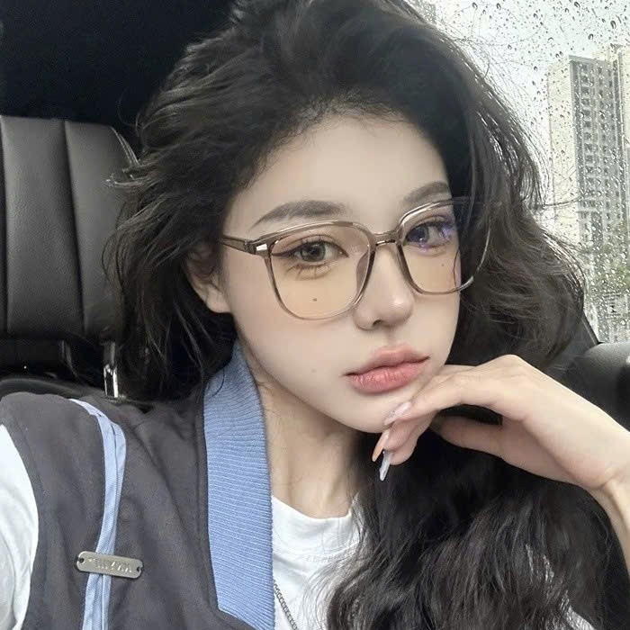 Tròng kính ngăn UV và hơi nước tại Dĩ An