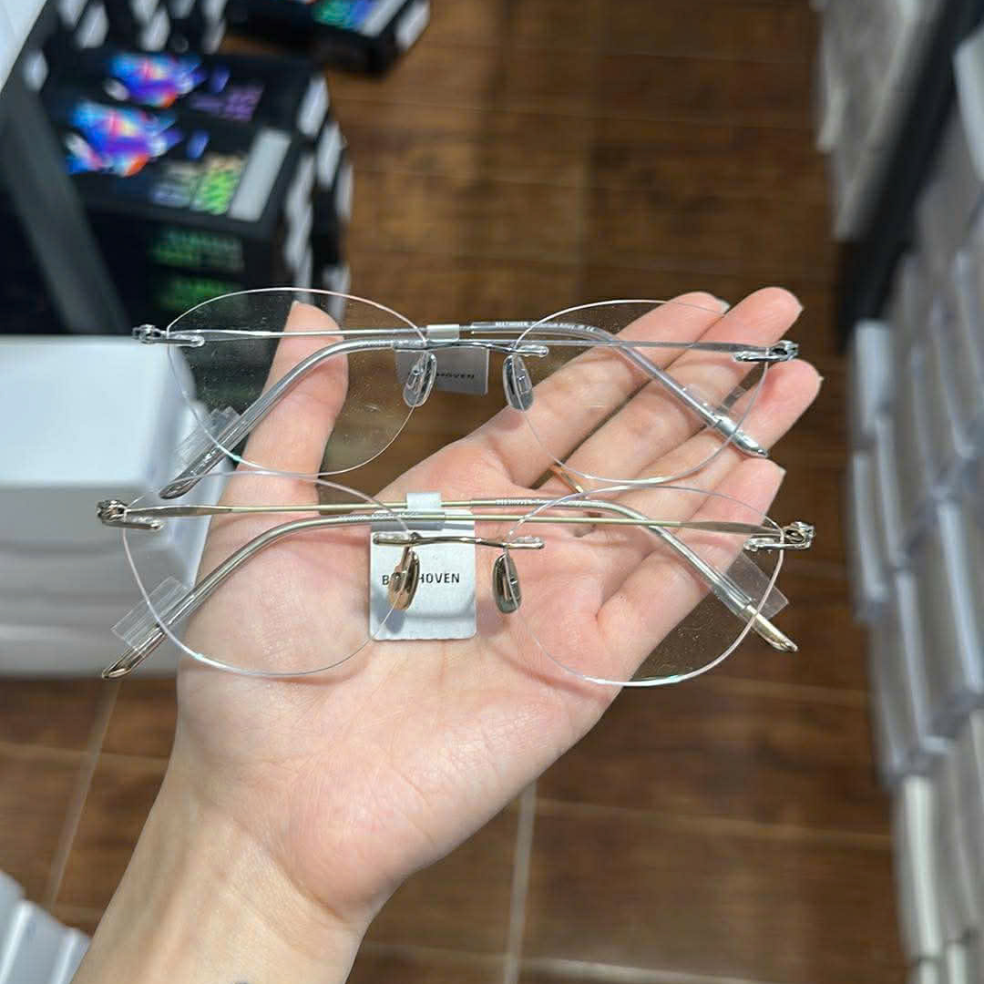 Tròng kính ngăn UV và hơi nước tại Phú Lợi