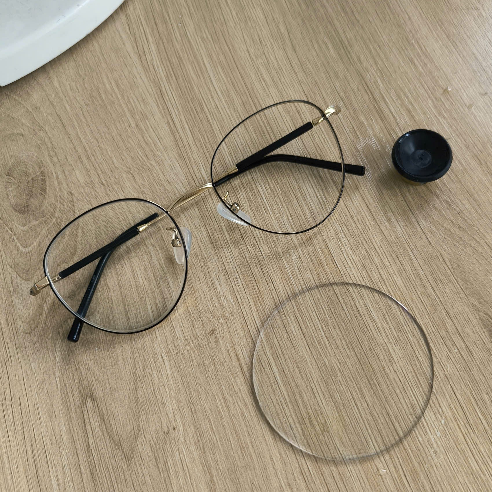 Tròng kính ngăn UV và hơi nước tại Tân Uyên