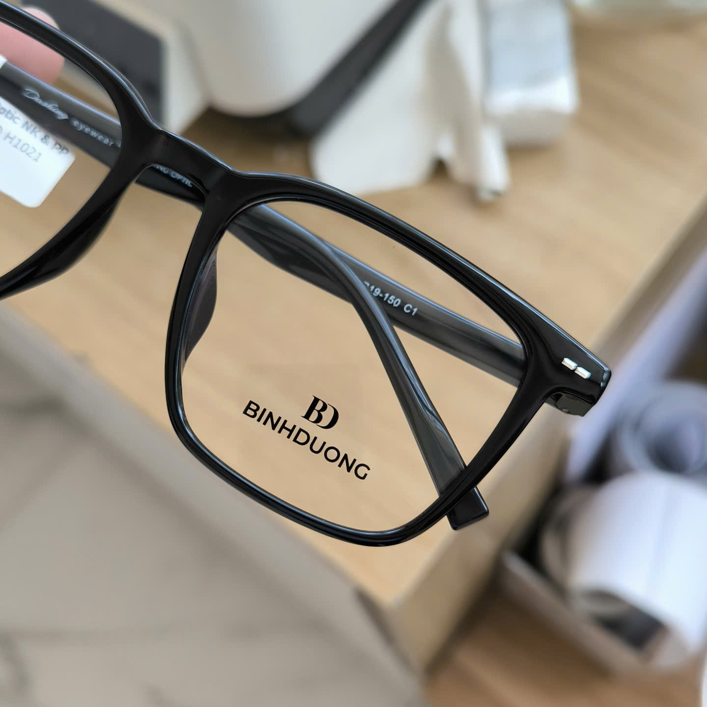 Tròng kính ngăn UV và hơi nước tại Thủ Dầu Một 