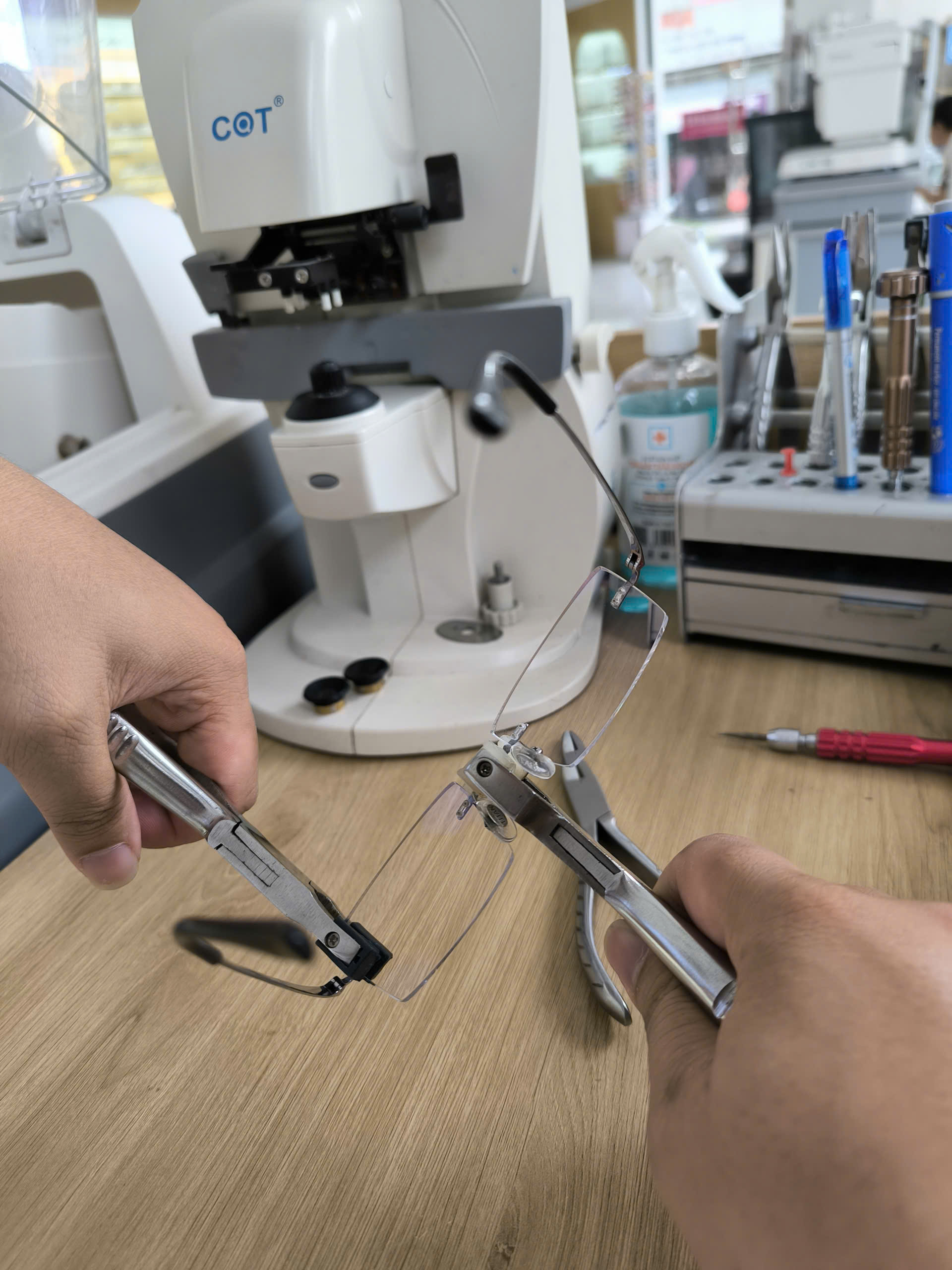 Địa chỉ lắp kính & sửa kính uy tín, giá rẻ ở Bình Dương