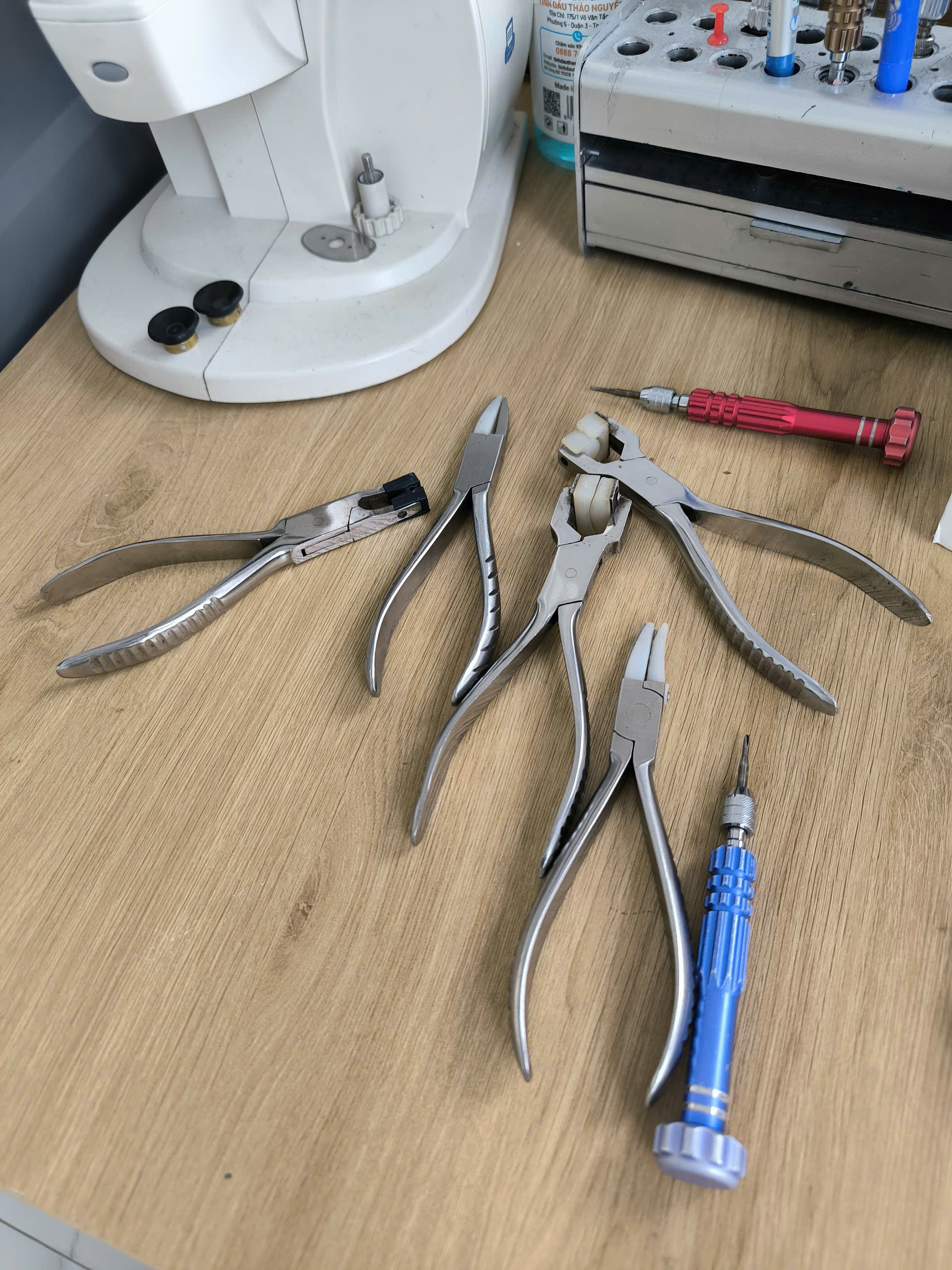 Dịch vụ lắp mắt kính & sửa kính chuyên nghiệp tại Bình Dương