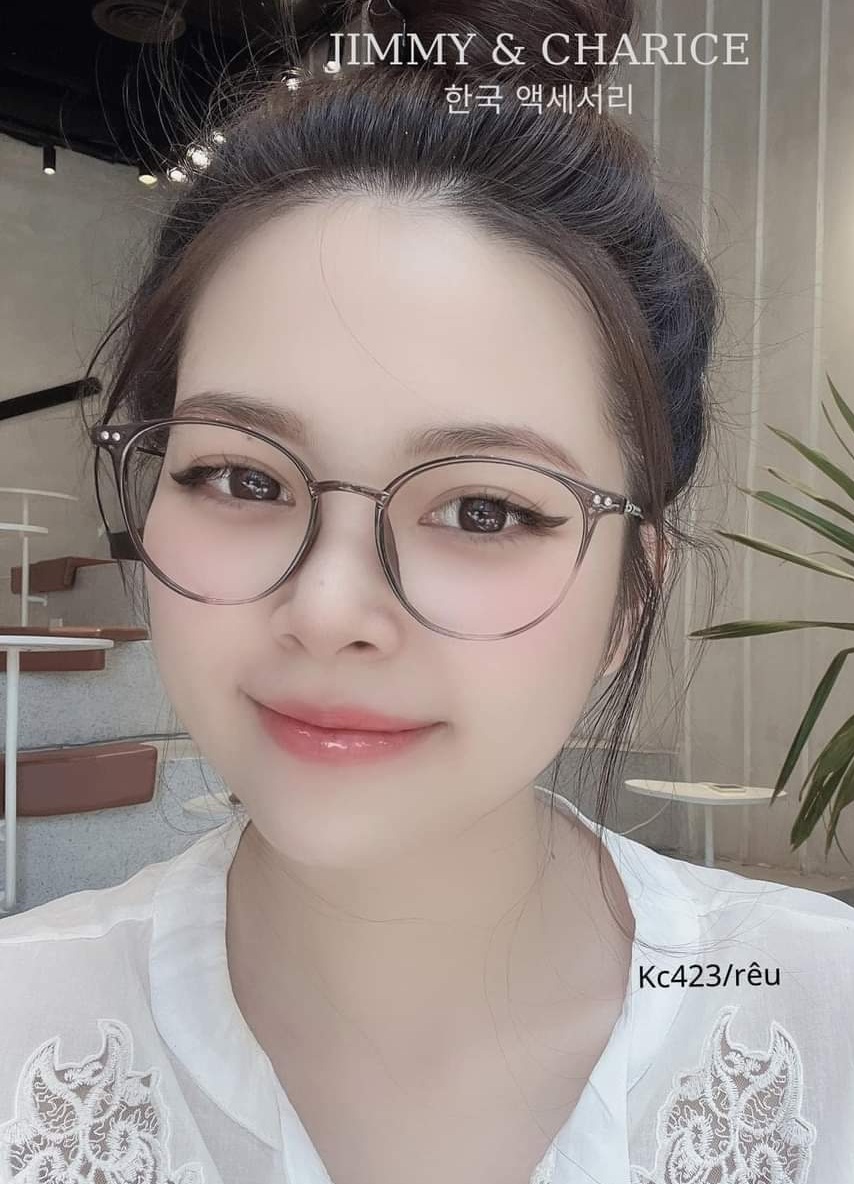 Gọng kính nữ giá rẻ dưới 300k tại Thuận An của mắt kính bình dương