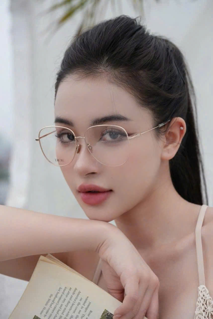 Học sinh nên chọn gọng kính như thế nào để tránh gãy?
