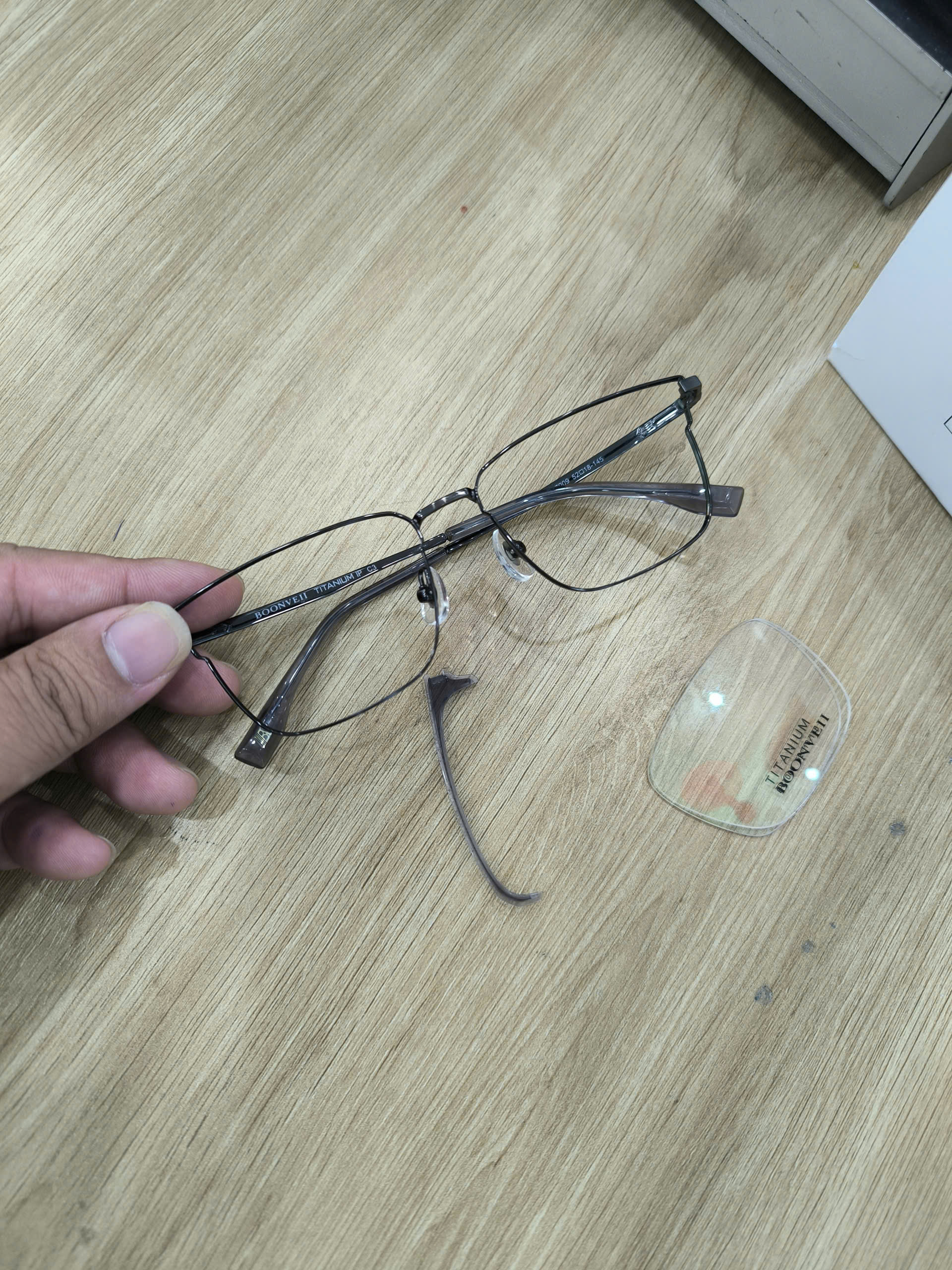 Những lỗi thường gặp ở mắt kính và cách khắc phục tại Bình Dương