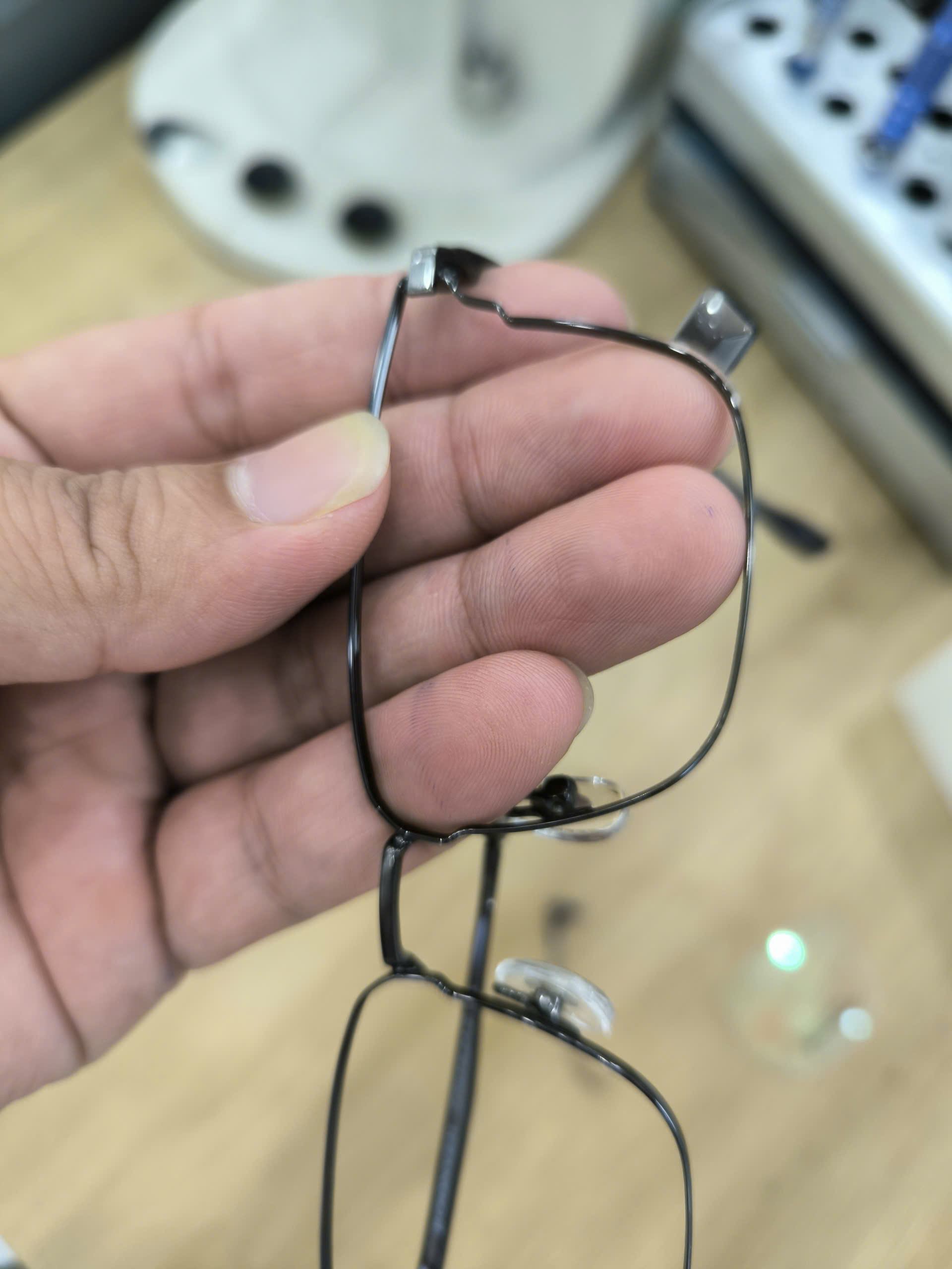 Sửa mắt kính học sinh – an toàn, tiết kiệm cho phụ huynh Bình Dương