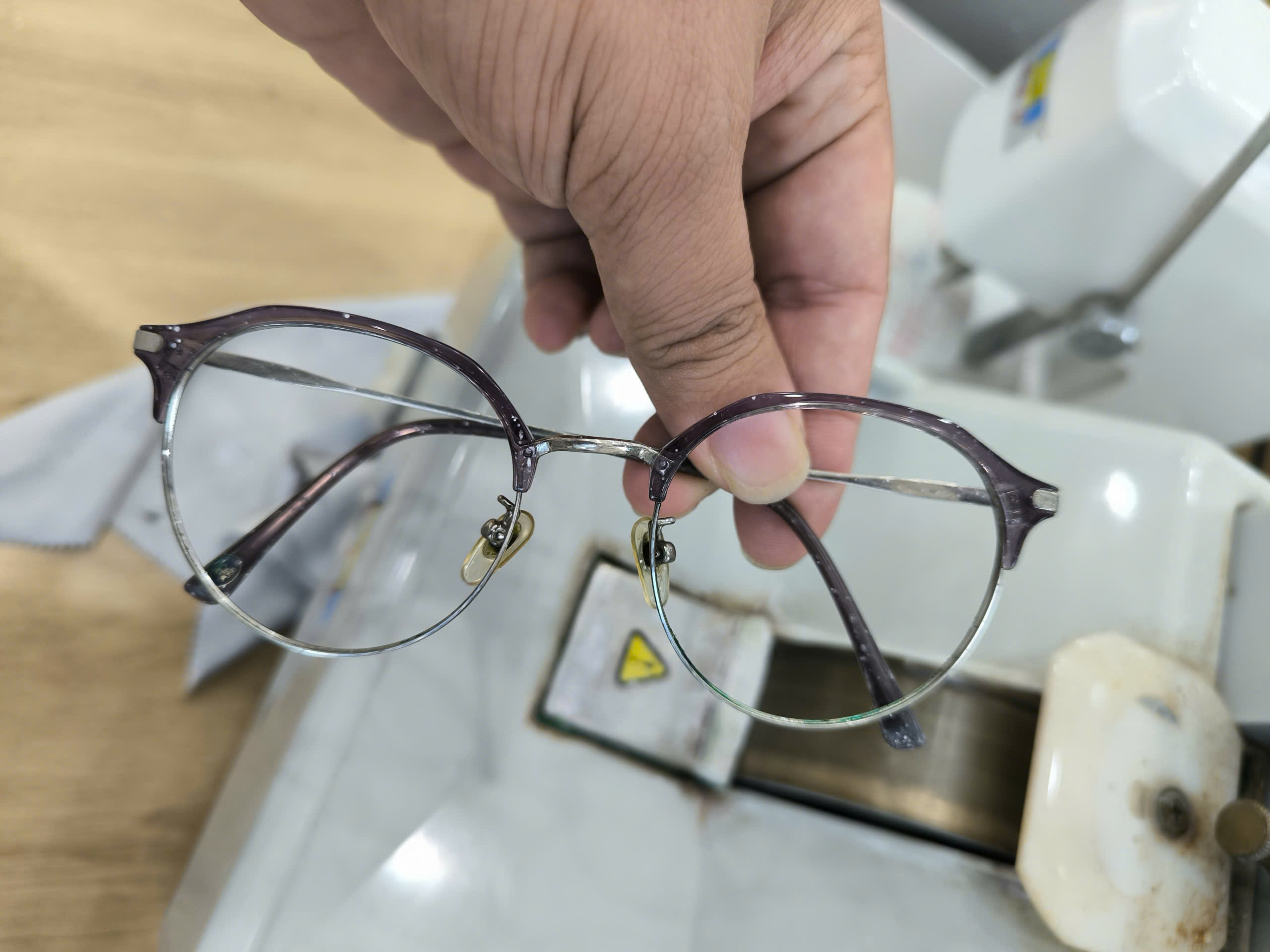 Sửa mắt kính học sinh – an toàn, tiết kiệm cho phụ huynh Bình Dương