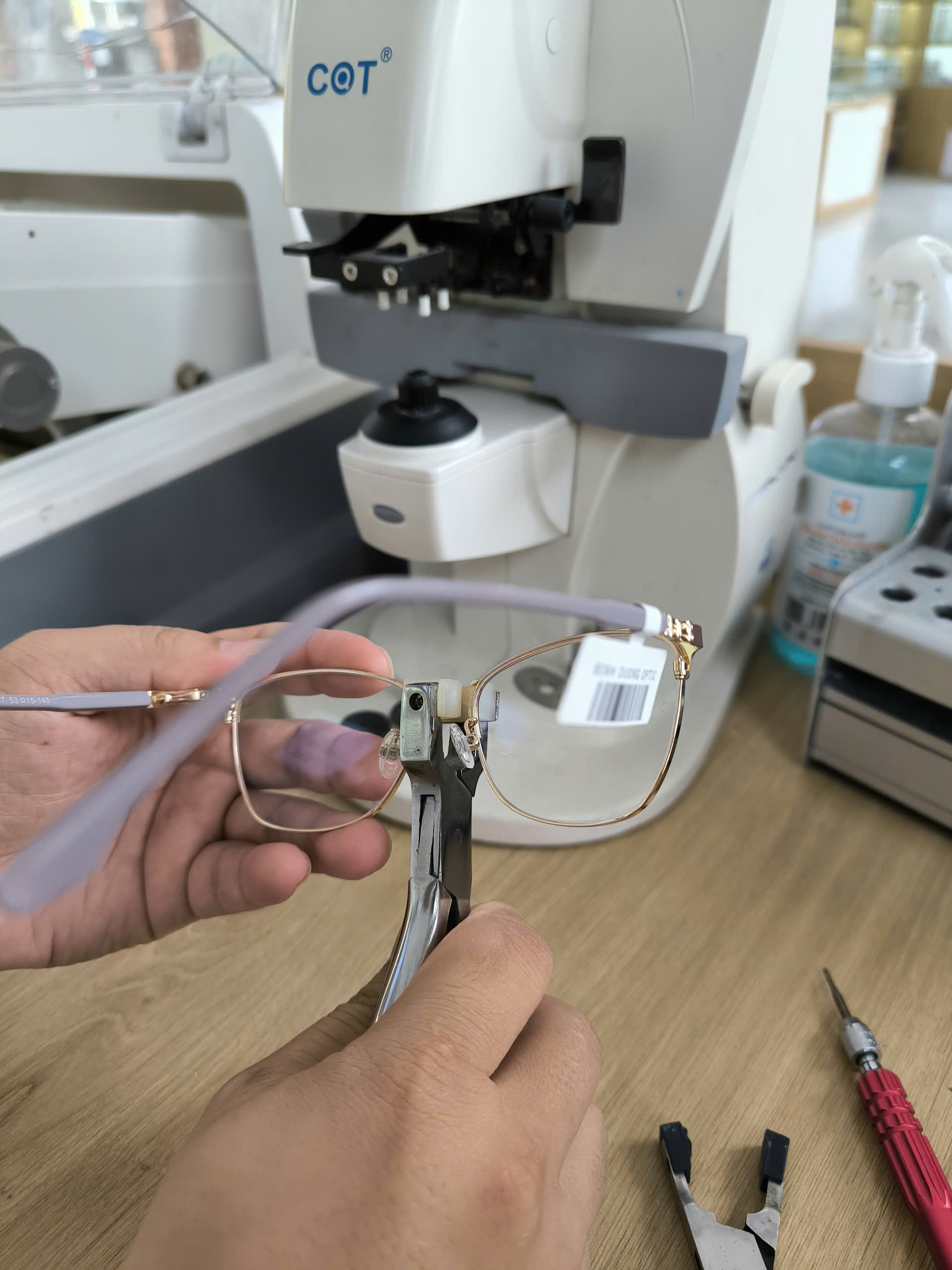 Top cửa hàng sửa mắt kính uy tín, chất lượng tại Bình Dương