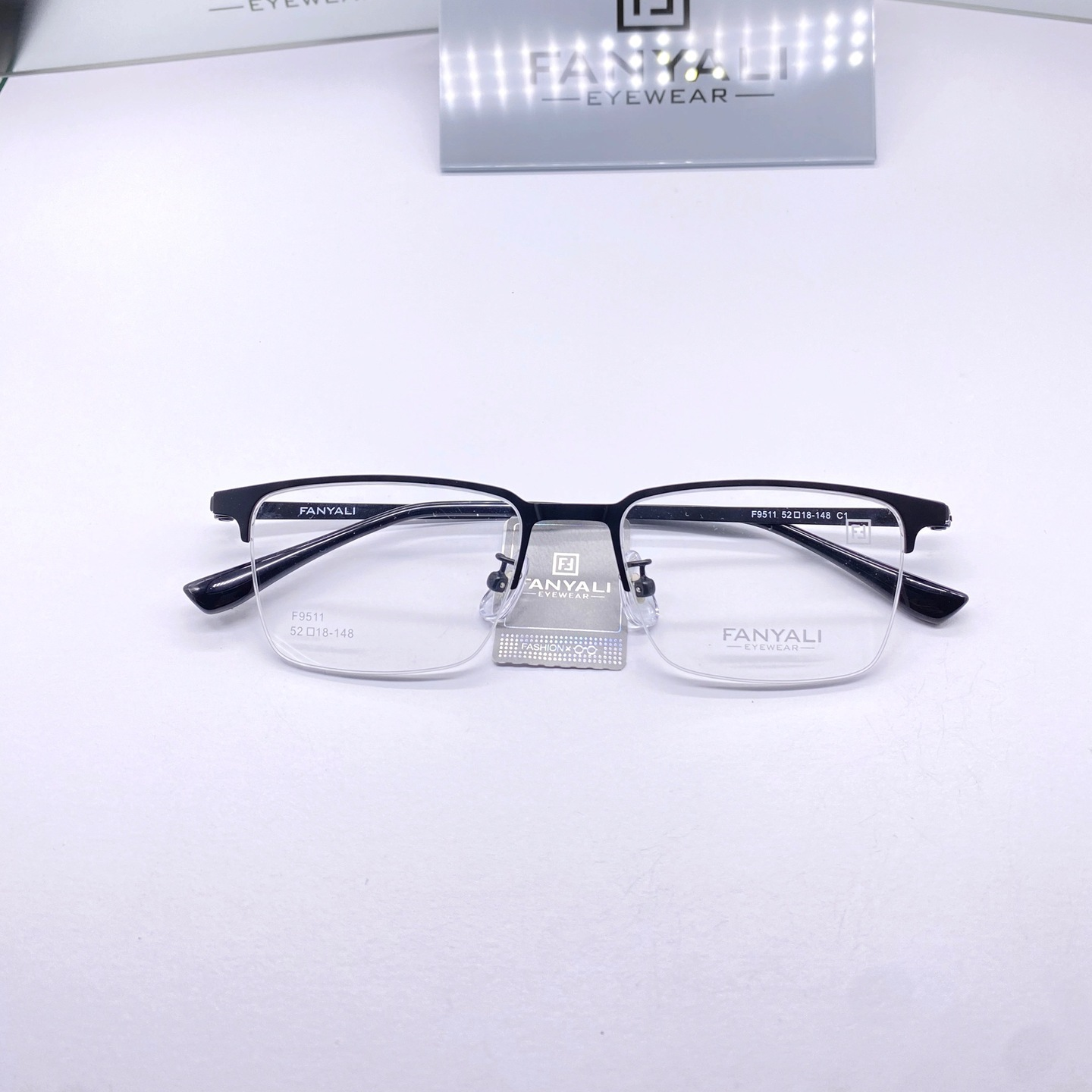 Gọng kính cận 9511 vuông nhỏ tối giản