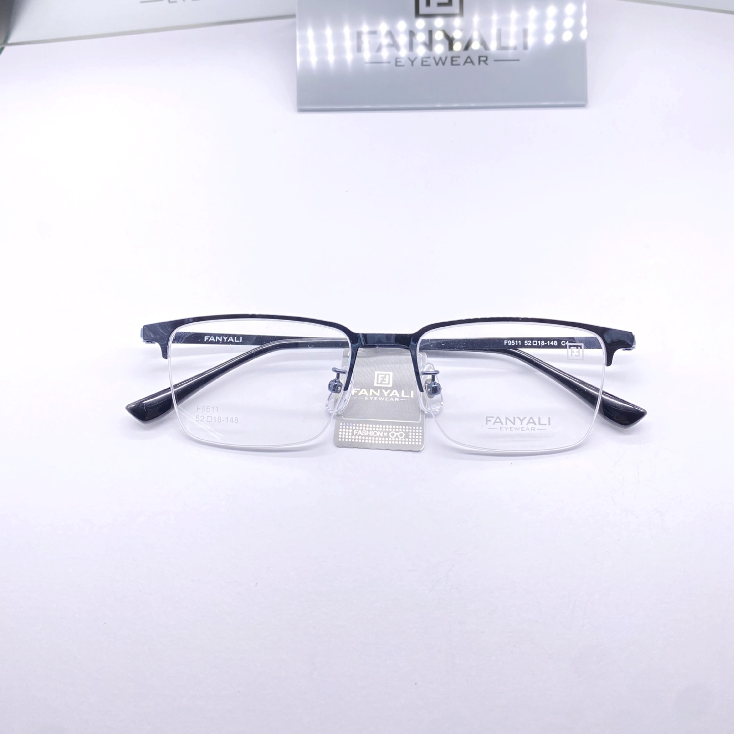 Gọng kính cận 9511 vuông nhỏ tối giản