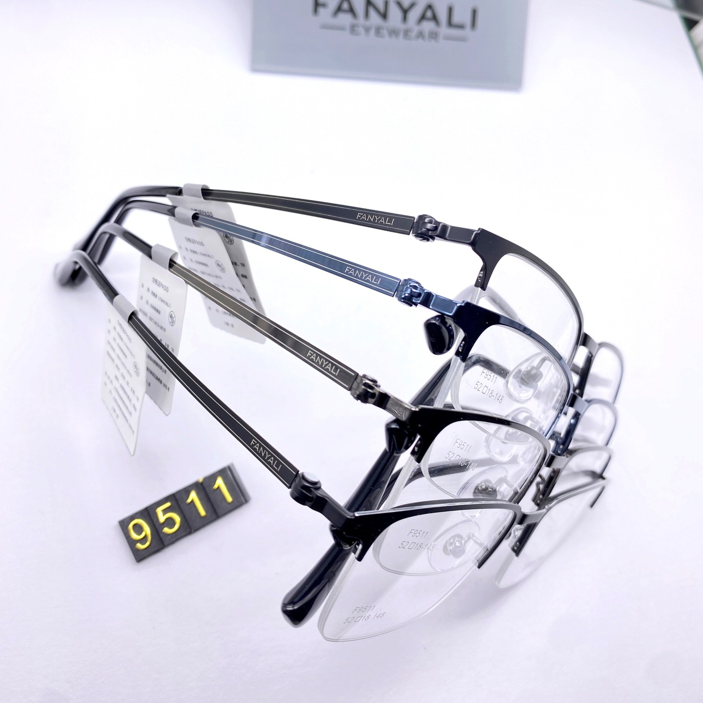 Gọng kính cận 9511 vuông nhỏ tối giản