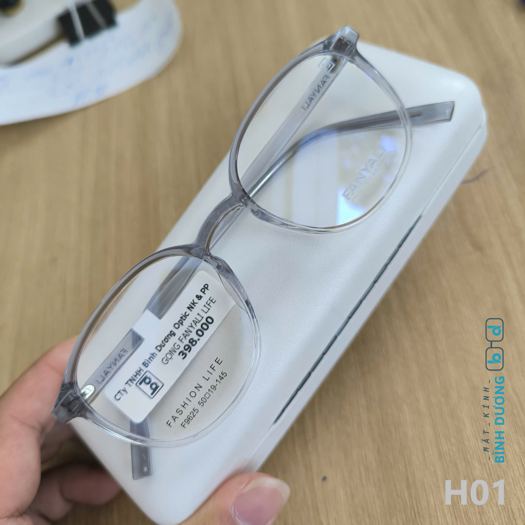 Hộp đựng mắt kính cận và kính mát H01