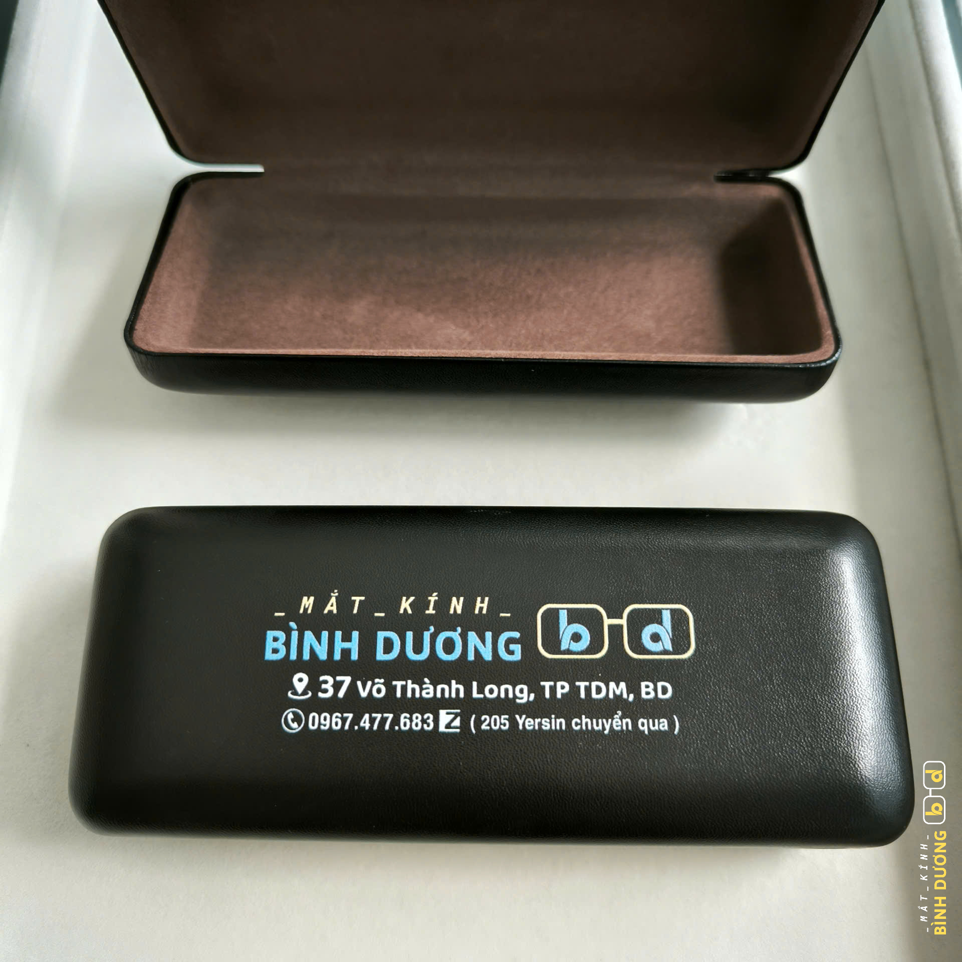Hộp đựng mắt kính cận và kính mát H01