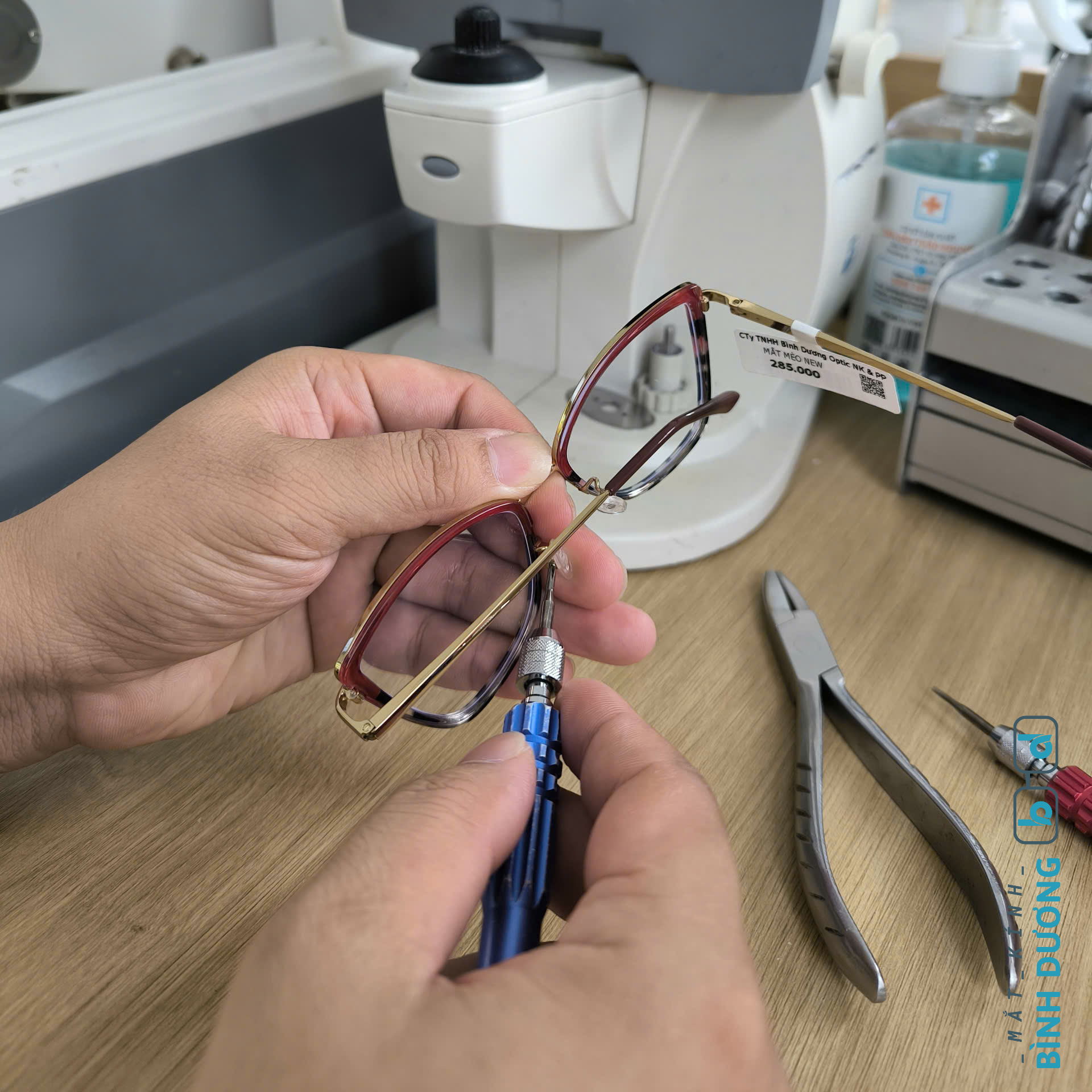 Combo Tô Vít Đa Năng Và Ốc Kính 4 in 1